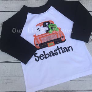 Camisa raglán de Halloween personalizada: aplique bordado de camión fantasma