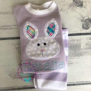 K&ouml;nnte beinhalten: Ein Set aus drei Keramikbechern mit gesprenkelter, matter Oberfl&auml;che. Die Becher sind in Grau-, Wei&szlig;- und Schwarzt&ouml;nen gehalten. Schlichtes, modernes Design f&uuml;r Kaffee oder Tee.