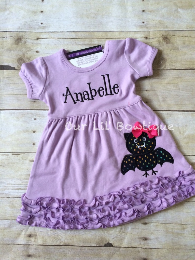 Vestido de Halloween para niñas con apliques: Camisa con murciélagos, mangas con volantes. imagen 1