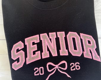 Sudadera bordada con lazo para graduaciones - Cuello redondo personalizado