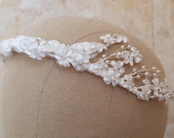 Vintage bridal crown, white floral hairpiece, wedding flower headpiece, bridal hair accessory, boho ribbon rustic wreath, 1980s 1970s crown.