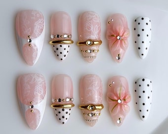 Unghie finte floreali 3D, unghie a bracciale, unghie in pizzo, unghie a pois, nail art autunnale, unghie finte dorate, unghie personalizzate fatte a mano, unghie per compleanno