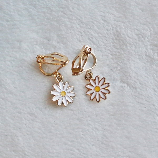 White daisy flower, clip on earrings. Little girls clip on earrings soft gold. clipon earrings, accessory Mother's day gift for her