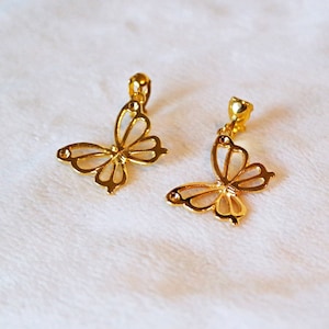 Butterfly clip on earrings. Little girl gold clip on earrings, gift for her, birthday gift, Nature lover gift, Insect lover gift idea