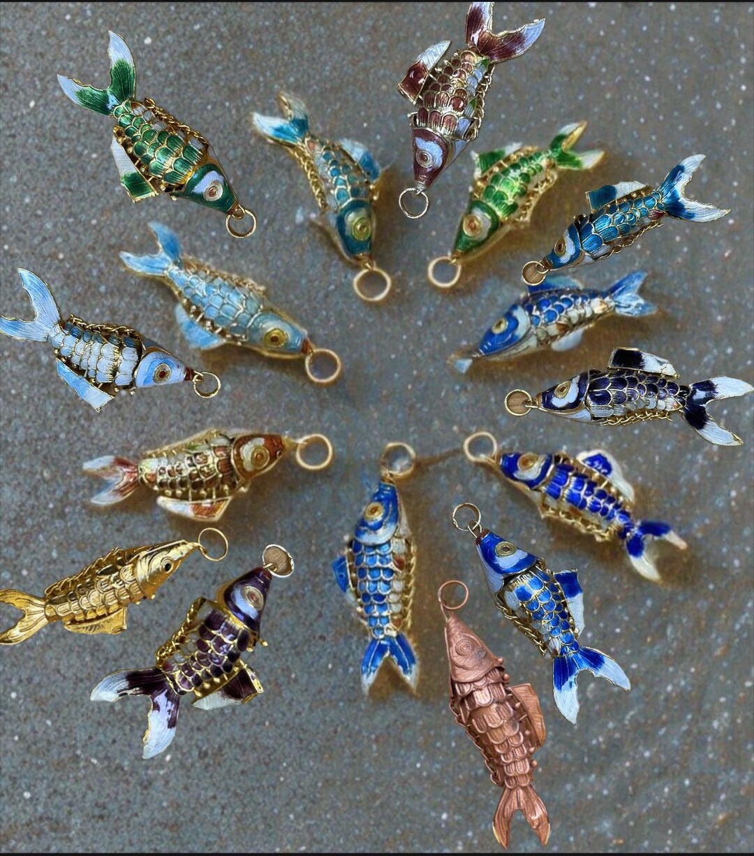 Ciondolo a forma di pesce articolato placcato oro 24K - Ciondolo a forma di pesce in movimento 3D, design a 5 segmenti, - Italia