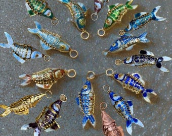 魚型チャーム 18kの刻印 目はルビーの海外製品 ビンテージ 魚型チャーム 18kの刻印 目はルビーの海外製品 ビンテージ 魚型
