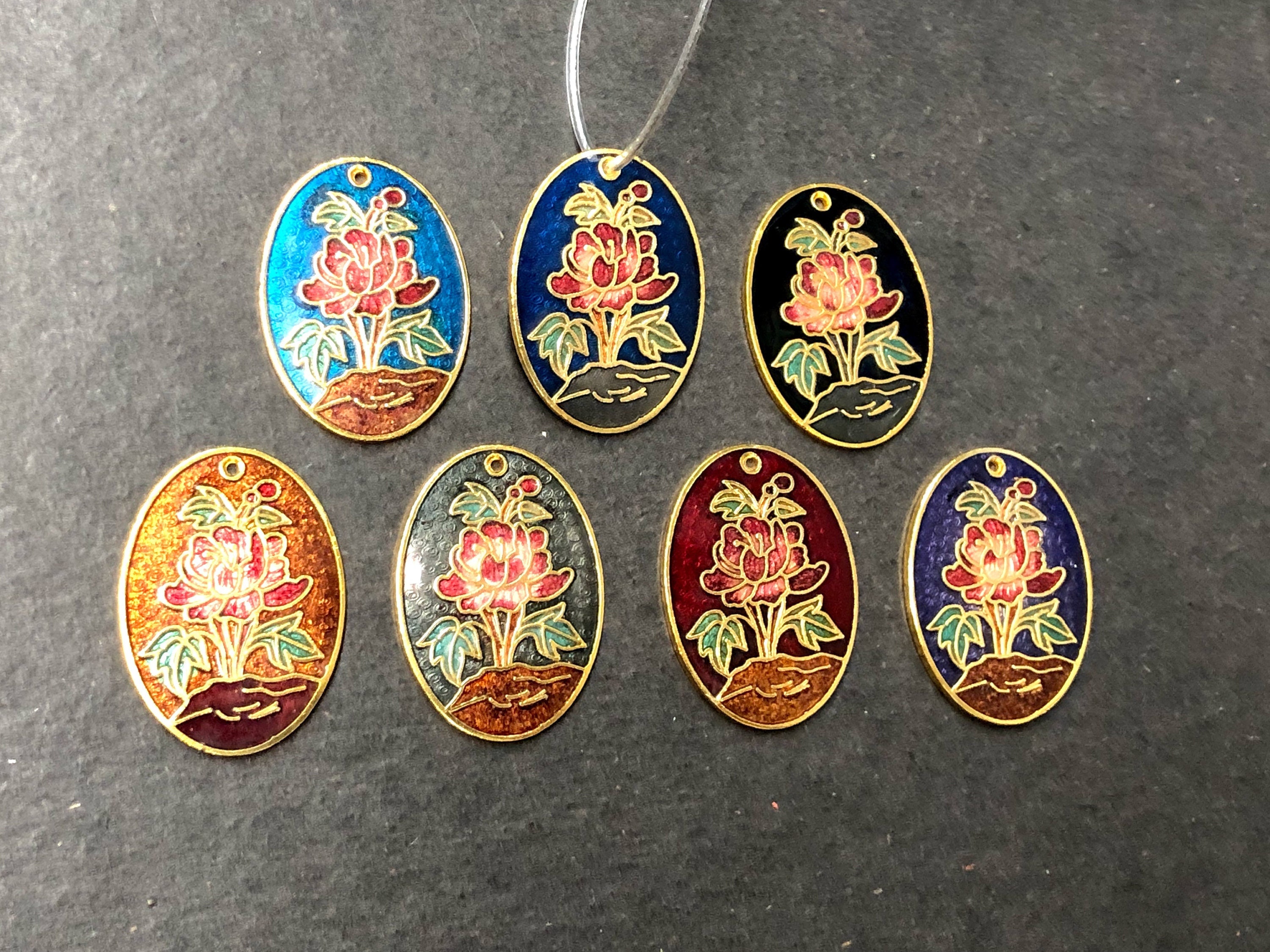 36x26mm Enamel Flat Oval Floral Pendant