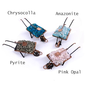 Pequeña piedra cristal mina carro carretilla miniatura / crisocola, amazonita, pirita, ópalo rosa