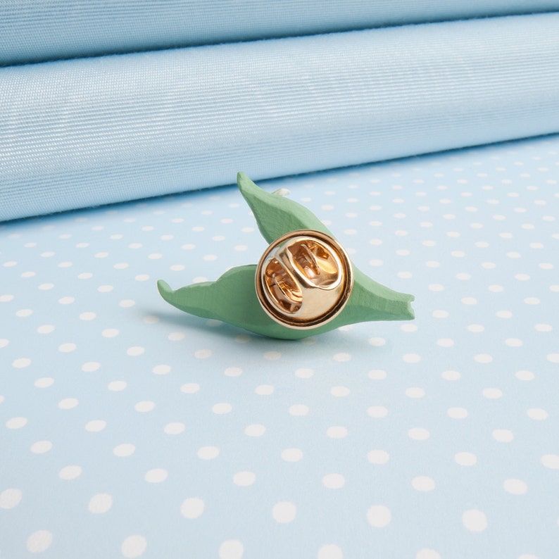 Lily of the Valley lapel pin image 2