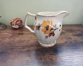 Vintage sadler made in england creamer with yellow flowers