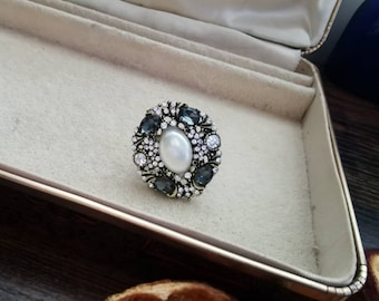 Vintage cocktail ring, adjustable band. costume jewelry