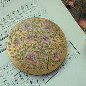 vintage goldtone floral design compact mirror