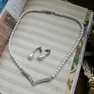 Vintage faux pearl necklace with rhinestones and matching earrings