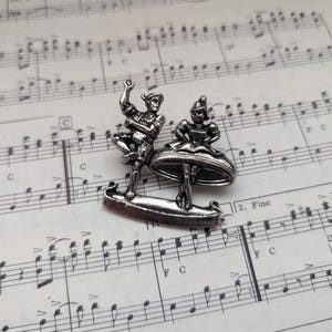 vintage Dutch silvertone brooch dancing couple