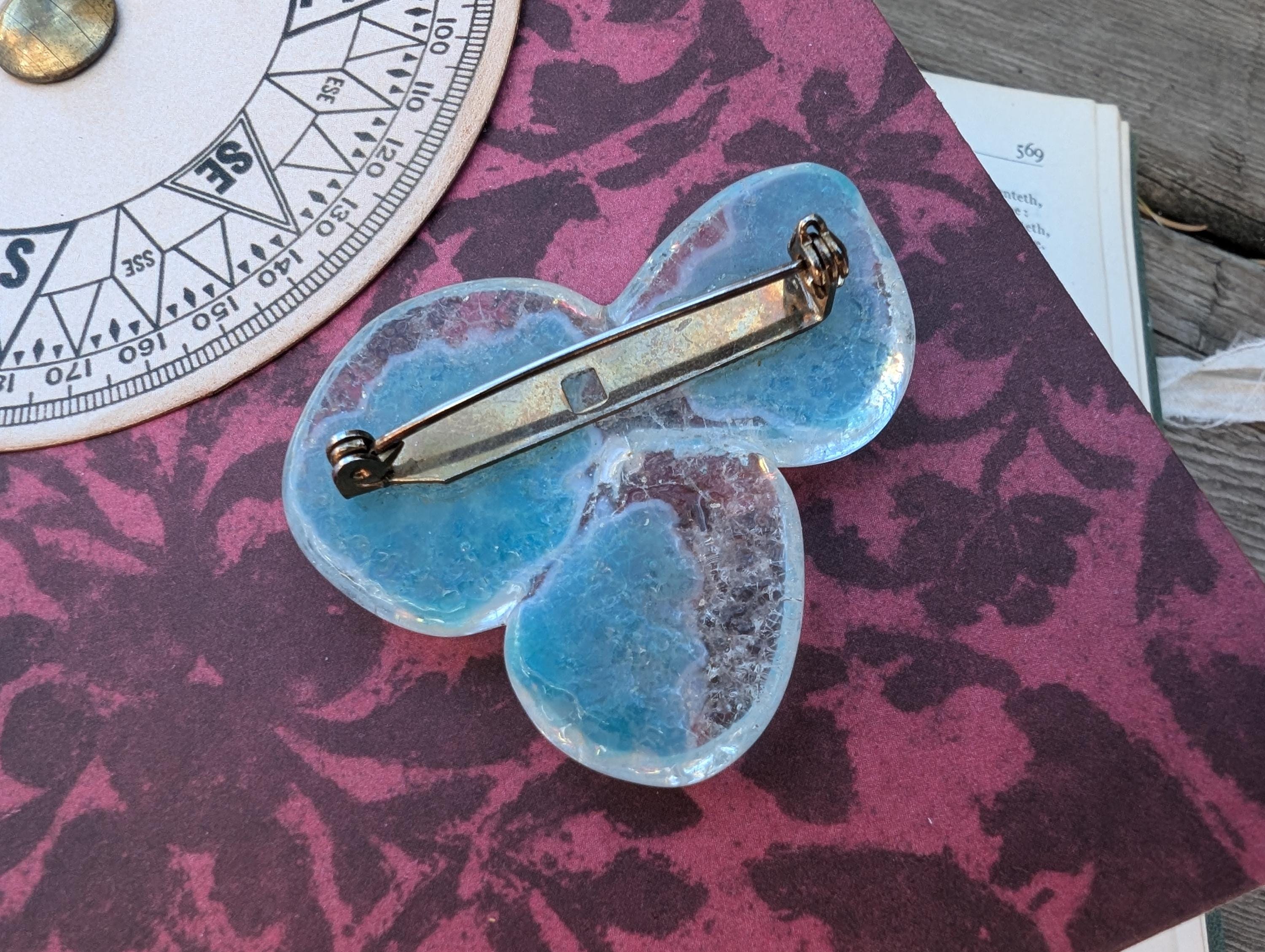 ヴィンテージの青いガラスのブローチ - Etsy 日本