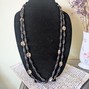collier vintage en perles noires et argentées