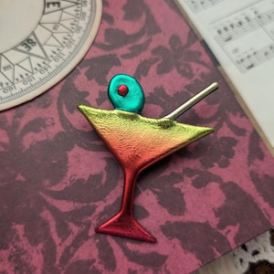 vintage martinu glass with olive colourful brooch