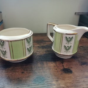 Sadler gemaakt in Engeland creamer en suikerstel, zeldzaam groen en goud ontwerp