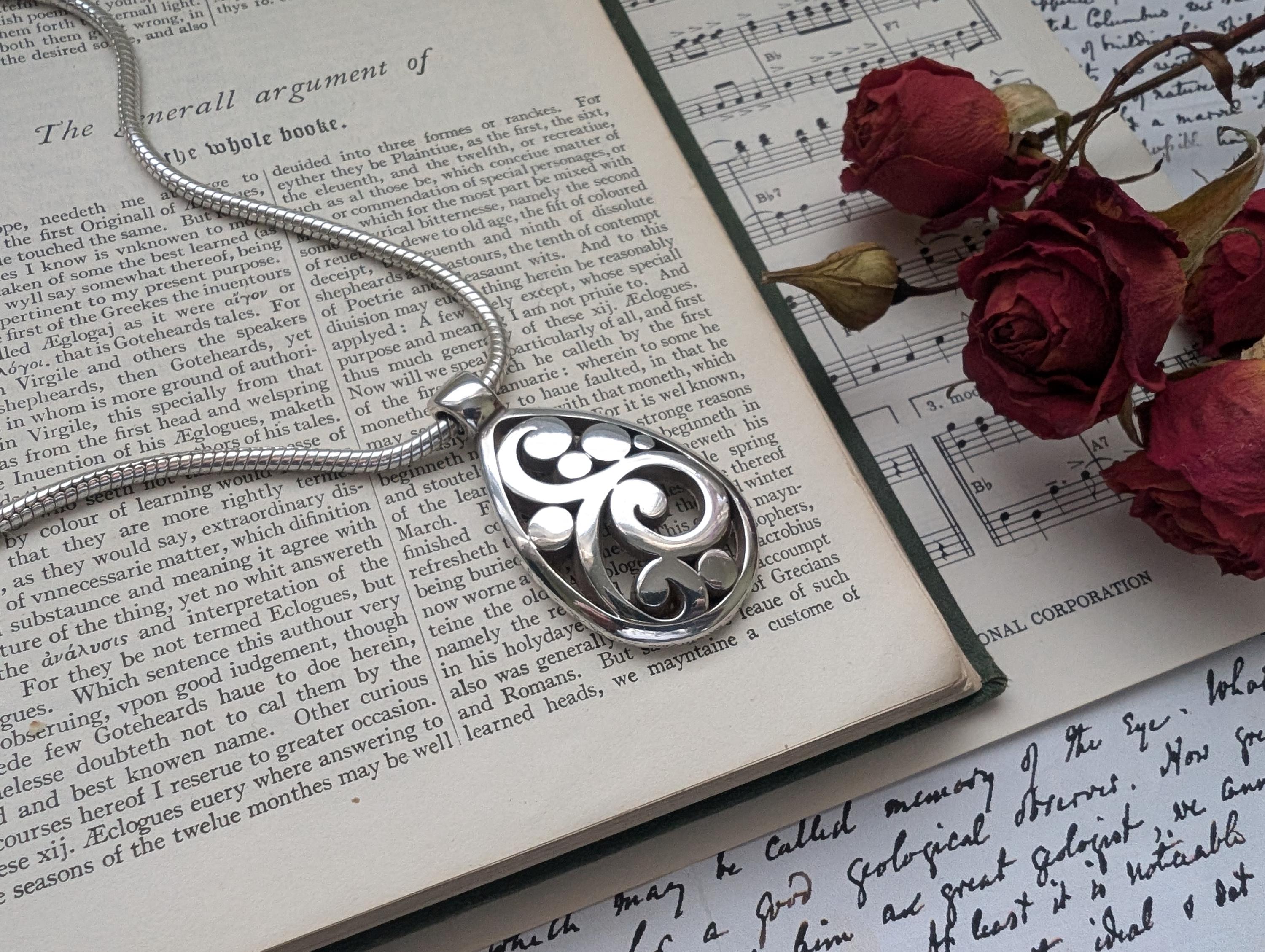 Collana Brighton Meridian nuova con etichetta cristallo rosso argento