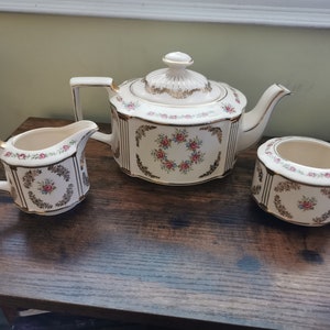 Vintage rare Sadler teapot cream and sugar set