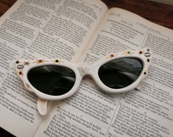 Vintage 1950s cat eye white sunglasses with starburst design and gems