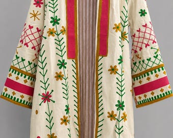 Długa kurtka Suzani – ręcznie haftowany płaszcz boho – vintage kwiatowy prochowiec – odzież wierzchnia w stylu etnicznym