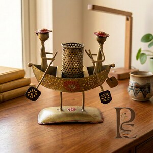 手作りの部族風メタル製デスクペンホルダー｜ユニークなオフィスデスクでの使用｜インドの芸術的なデザイン