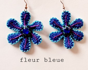 Flor coloreada crochetée