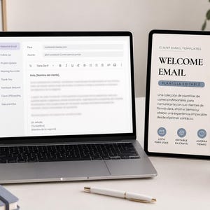 Puede incluir: Un ordenador portátil y una tableta que muestran plantillas de correo electrónico digitales. La pantalla del portátil muestra una interfaz de edición, mientras que la tableta presenta un documento titulado Welcome Email en español.