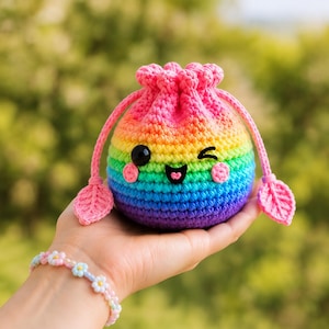 Patrón de ganchillo para bolsa con cordón de dumpling / Bolsa amigurumi arcoíris kawaii / Nivel principiante avanzado / Descarga digital en PDF de 10 cm