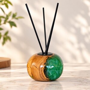 Handmade Epoxy Wood Reed Diffuser, Pearl Green Resin Essential Oil Diffuser, 100ml Oil Tank, Home Decor, Gift Box Included