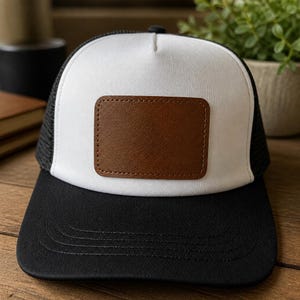 Keps svart och vit trucker med anpassningsbar patch