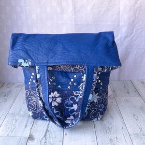 Women's Tote Bag, Blue floral tote bag, travel tote bag,Tote, Shoulder Bag, Tote bag with pockets, School tote bag, Zipper Tote bag