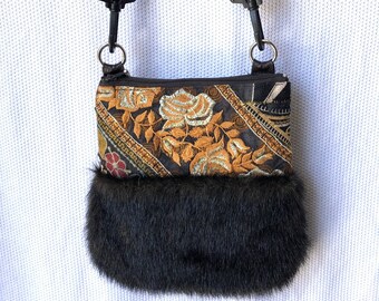 Borsa hippie fatta a mano, borsa a tracolla boho, piccola borsa da viaggio con pelliccia sintetica.
