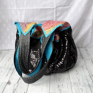 Torba na ramię ze skórzanymi paskami, torba podróżna, torba plemienna, styl boho, cekiny, pomysł na prezent dla kobiety, torba na co dzień.