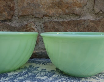 One Jadite Swirl Mixing Bowl Fire King Oven Ware Mint Green Jadeite