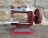 Vintage Child 39 s Sewing Machine Toy Works Genero Stitch Mistress Red Miniature Sewing Machine Hand Crank