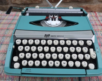Teal Blue Typewriter Smith Corona Corsair Deluxe with Cover Case Portable Made in England Working Condition