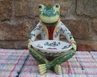 Vintage Large Chinoiserie Frog 8 3/4" Tobacco Leaf Soap Dish with Original Box