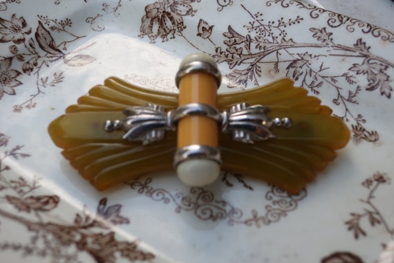 Vintage Carved Bakelite Brooch Pin with Bar Desig… - image 3