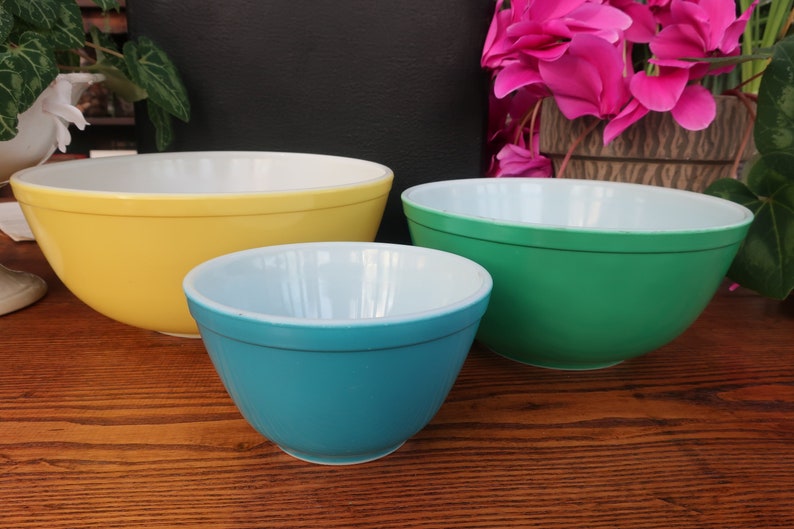 Set of 3 Vintage Pyrex Bowls from the Primary Colors Nesting Set: Yellow, Green, and Blue White Milk Glass