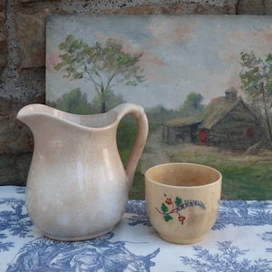 Ein gebeiztes beiges Keramik Kleine Schüssel Blumenmuster