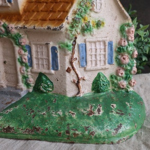 Hubley Cast Iron Cottage Doorstop 211 Little House with Roses and Hollyhocks zdjęcie 3