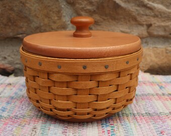 Petite Longaberger Basket with Lid Dresden, Ohio Woodcrafts