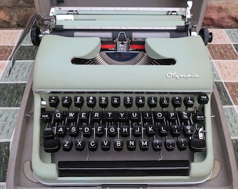 Olympia Deluxe Typewriter SG3 Sage Green, Working Condition, Manual Portable with Carrying Case