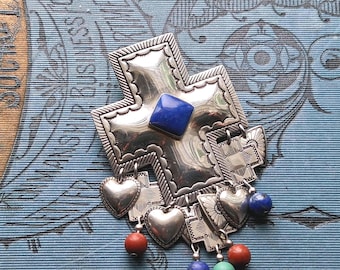 Vintage sterlingsilverhänge och brosch med lapis lazuli-pärlor i flerfärgat utförande, signerad Q T