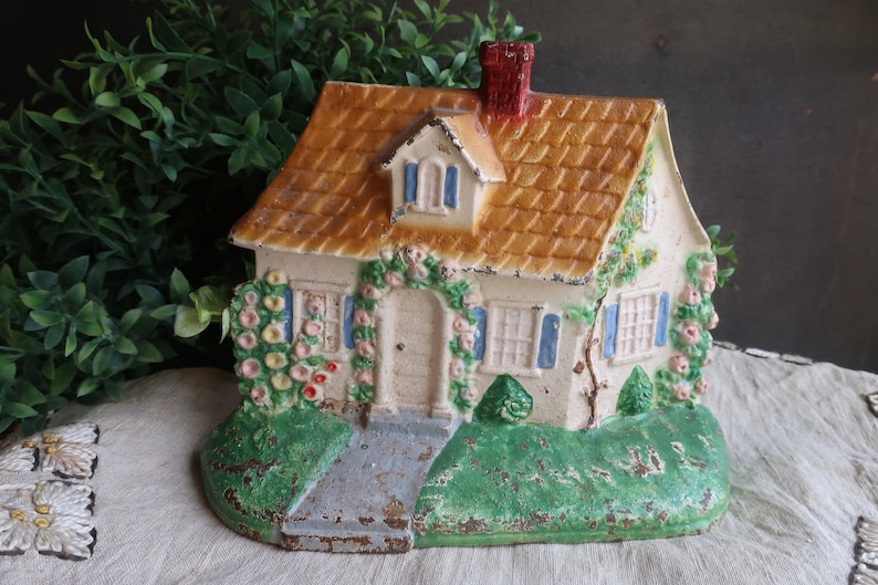 Hubley Cast Iron Cottage Doorstop 211 Little House with Roses and Hollyhocks zdjęcie 1