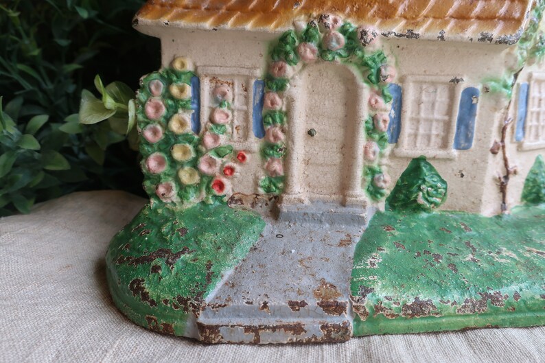 Hubley Cast Iron Cottage Doorstop 211 Little House with Roses and Hollyhocks zdjęcie 2
