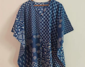 Kaftan bleu à imprimé patchwork | Caftan bohème à manches kimono, coupe ample, idéal pour les vacances et la détente