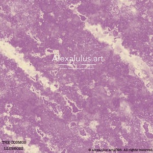 Pode incluir: Uma impressão de arte digital quadrada com uma textura marmorizada roxa e creme que lembra uma nebulosa. O texto Alexalulus.art Surface Pattern Designer & Illustrator está centralizado. Abaixo à esquerda THE COSMOS LLU26022 e à direita alexalulus.art2026.
